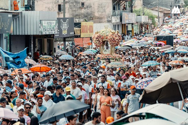 Quels types de logements à Santorin offrent des séances de photographie au coucher du soleil?